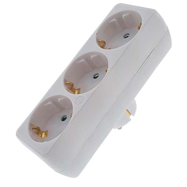 Enchufe triple frontal 16A