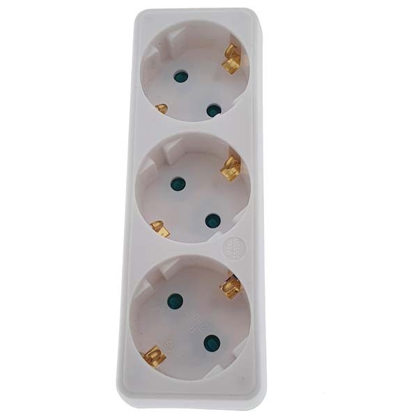 Enchufe triple frontal 16A